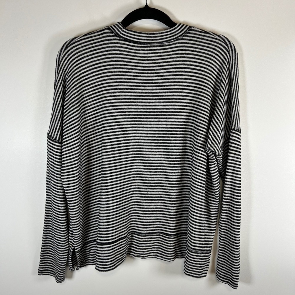 Lucky Brand Womens Black White Striped Long Sleeve Crew Neck Top Size M *flawed* - Picture 8 of 8